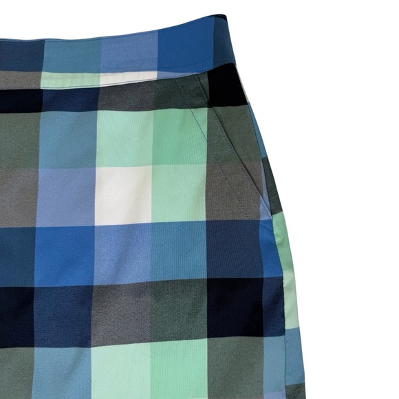 Izod Golf Plaid Mini Skort in Blue and Green. Size 12 - Picture 5 of 14